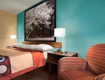 Super 8 By Wyndham Motel